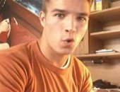 Super hot twink shoves things in his mouth while jerking off his huge pens on cam in his dorm room.