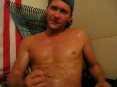 Hunk Makes Cumshot